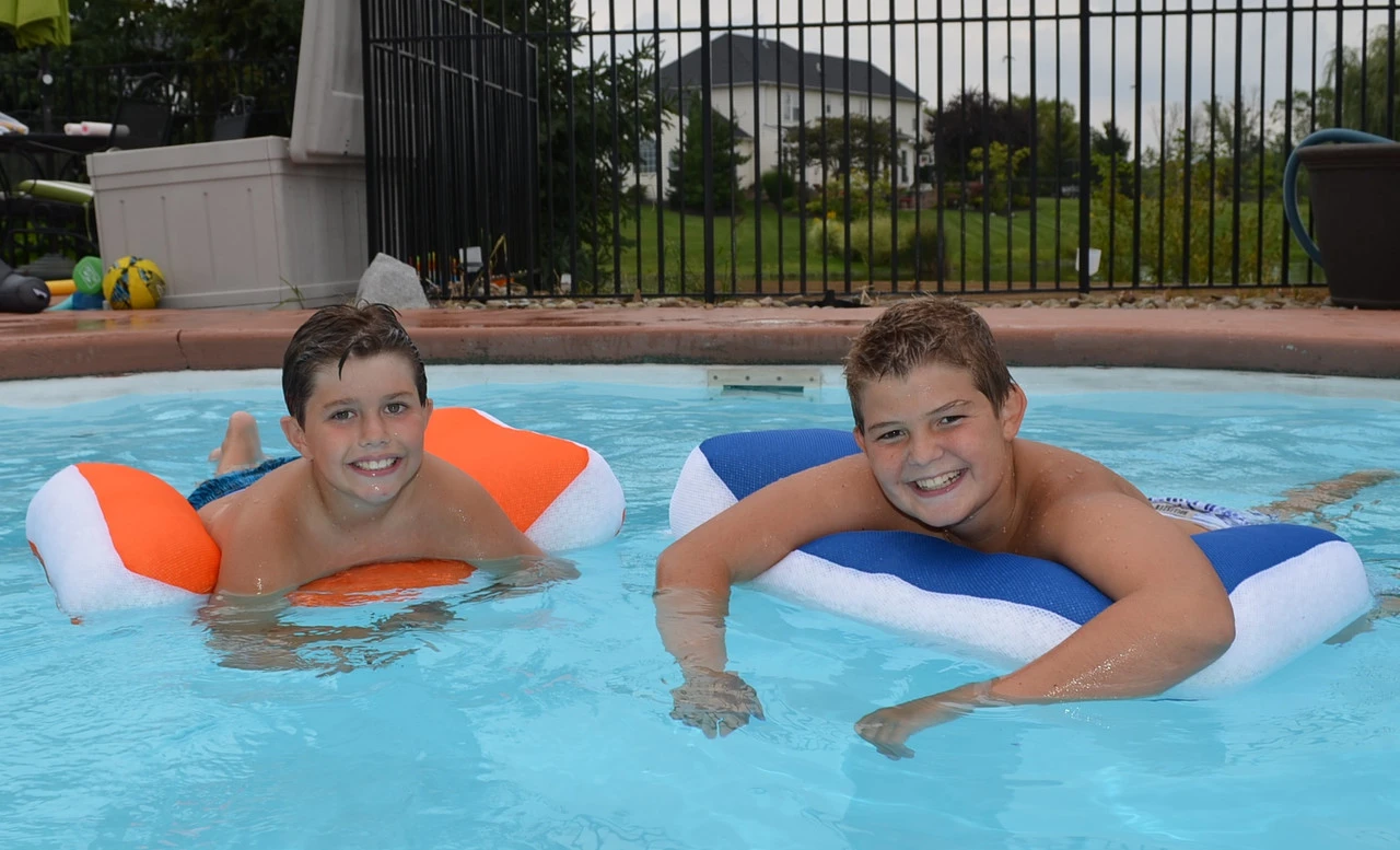 24" Sky Mini Size Float Assistant Swimming Pool Pillow 2 24" Sky Mini Size Float Assistant Swimming Pool Pillow - Image 2